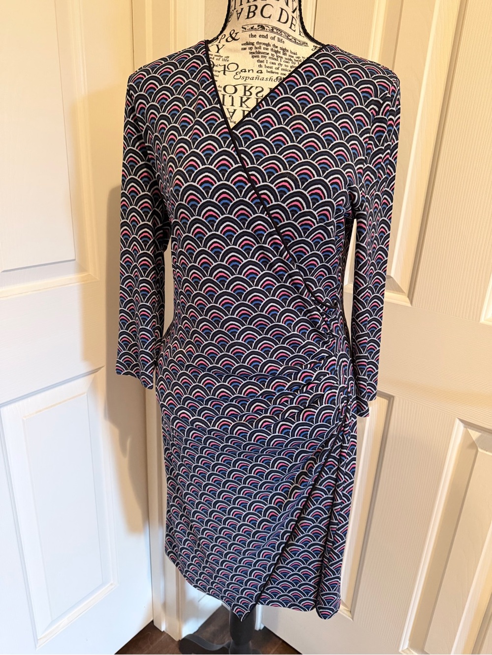Wrap-Style Women’s Dress in Navy and Red Scallop Print